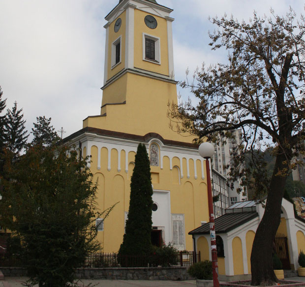 Опљачкана црква у центру Ужица: Однели паре, ломили иконе